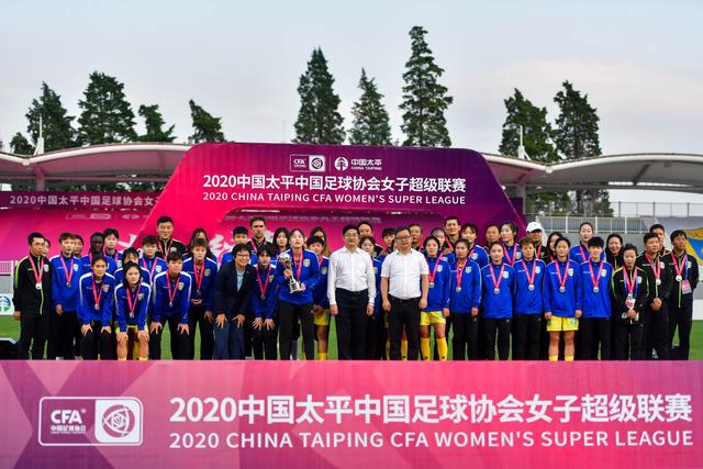 保罗退役后，比尔选择穿上他的3号球衣